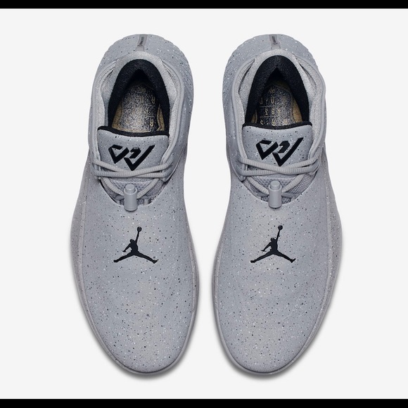 Size 10 Jordan zero1 cement - Picture 2 of 2